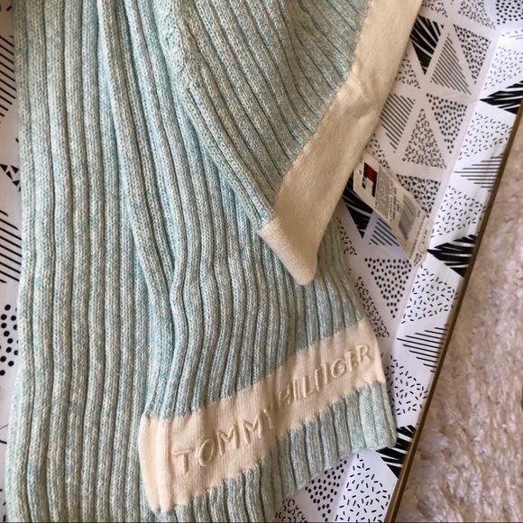 Tommy Hilfiger scarf and hat - Picture 3 of 6